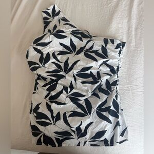 Abercrombie & Fitch White and Black Top